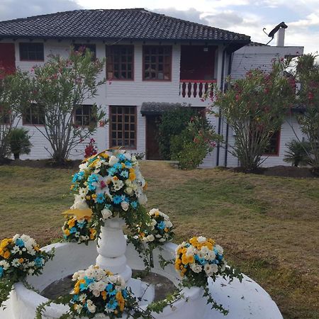 Hosteria San Carlos Tababela Exterior photo
