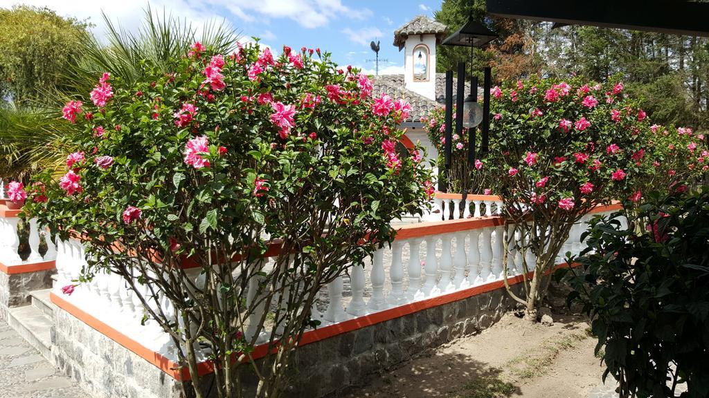 Hosteria San Carlos Tababela Exterior photo