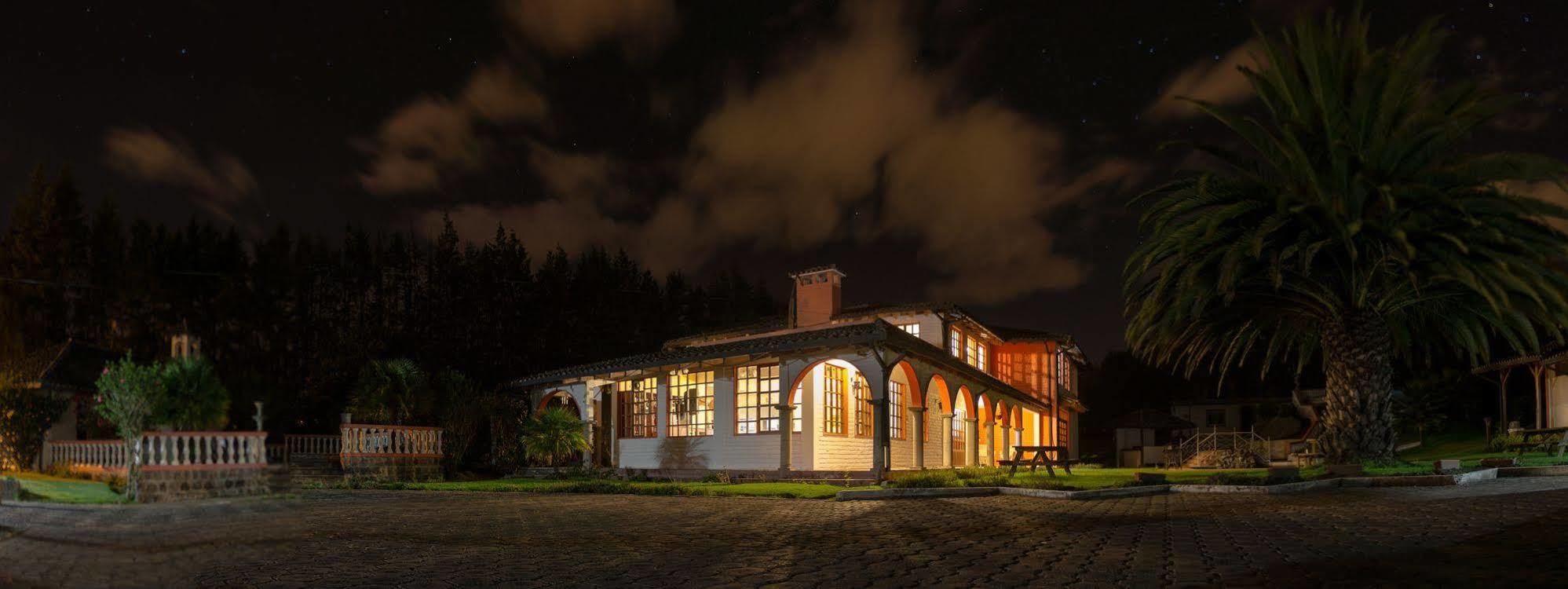 Hosteria San Carlos Tababela Exterior photo
